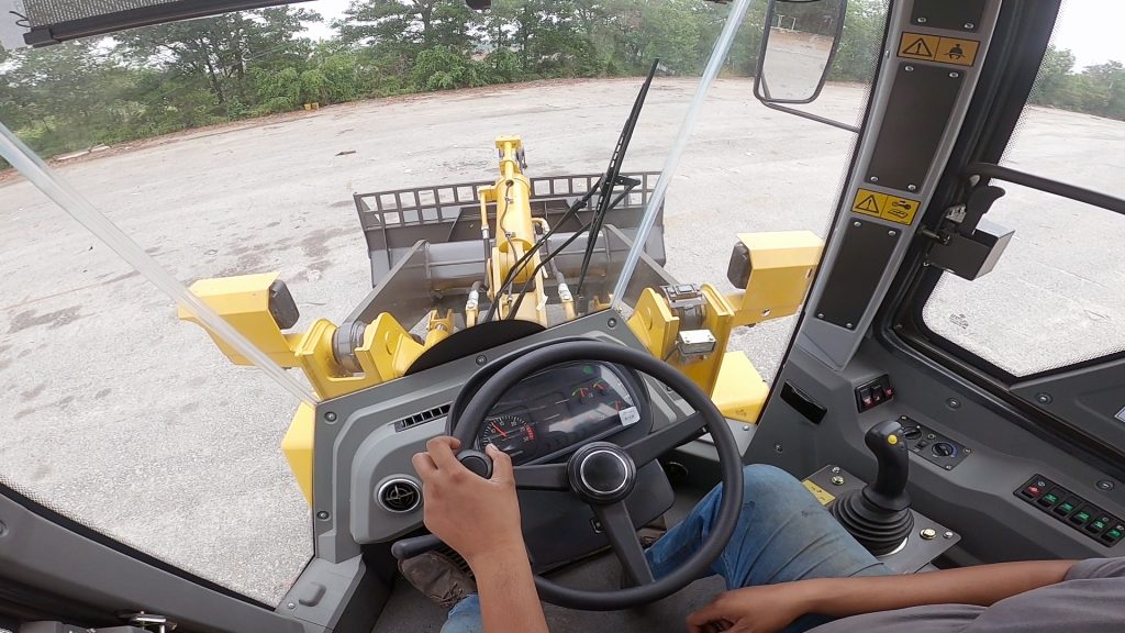 Aiglo-AG938-Wheel-Loader-Interior-Driver-Cab