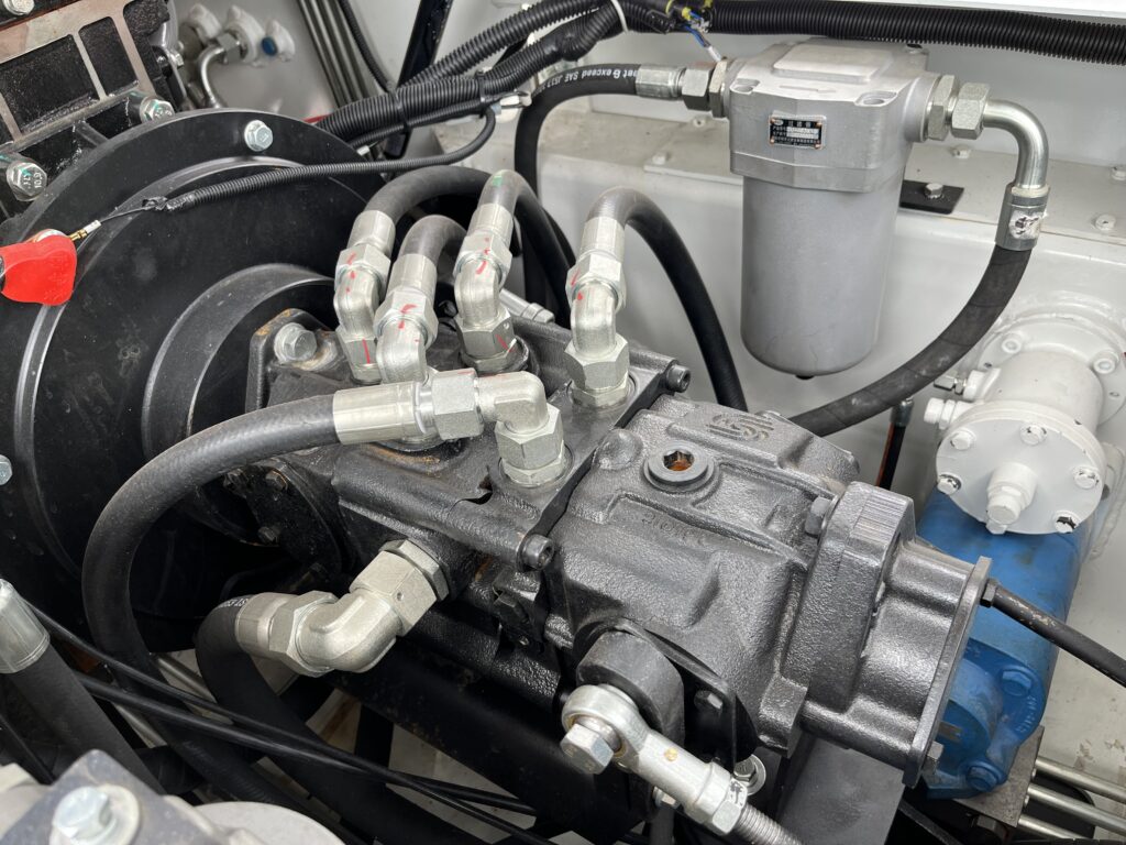 Aiglo S65 Skid Steer Loader Malaysia SAUER DANFOSS Hydraulic Pump