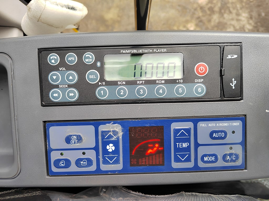 Aiglo-AG821-Excavator-FM-AM-radio-player