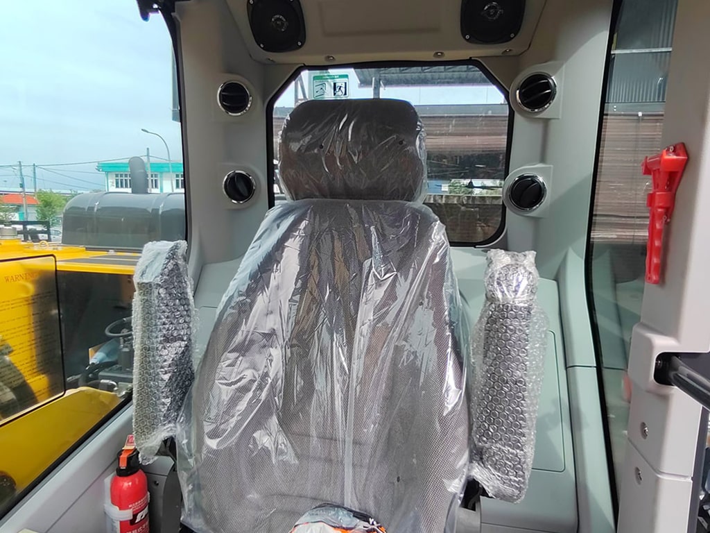 Aiglo-AG821-Excavator-wide-view-angle-ROPS-cab